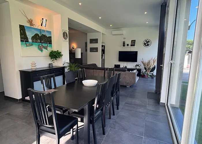 St Joseph Вілла Сен-Тропе