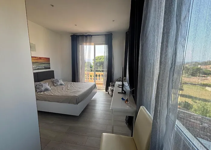 St Joseph Вілла Сен-Тропе